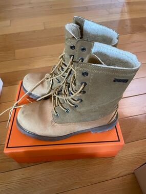 Women’s Tan Lace-Up Insulated Winter Boots